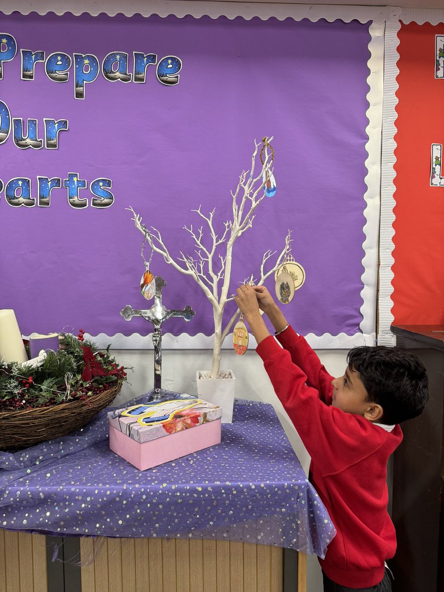 StMarksRC's tweet photo. Children in Year 4 and 5 added ornaments to our school’s Jesse Tree.
#jessetree #catholiclife #religiouseducation https://t.co/xN2hB48TUi