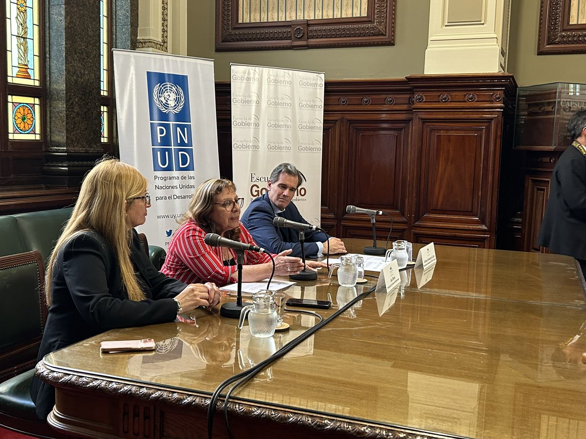 PNUDUruguay's tweet photo. #Ahora, comienza el lanzamiento del Ciclo de diálogo parlamentario, que coorganizamos con @Parlamento_UY y @escgobiernouru, en el marco de la transición legislativa 🇺🇾. Estas instancias de formación e intercambio para parlamentarios/as del período 2025-2030 iniciarán en febrero. https://t.co/ZB6F1qxYFL
