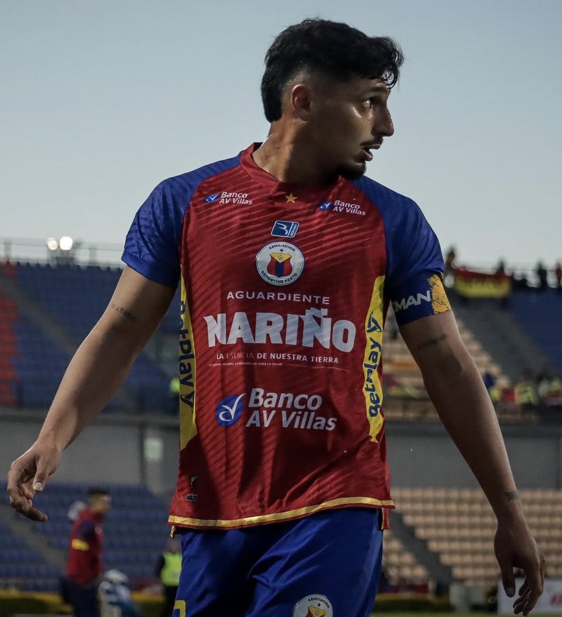 SoyMiguelParis's tweet photo. ¡Diego Chávez🇦🇷 sobre los rumores que lo vinculan con @SantaFe 🇮🇩!

"¿A quién no le gustaría jugar en un grande como Santa Fe? Para mí es muy lindo estar sonando en un equipo tan importante a nivel colombiano y de Sudamérica. Espero en estos días ver si llega la primera oferta".

🗣️ Declaraciones para el @VBarCaracol