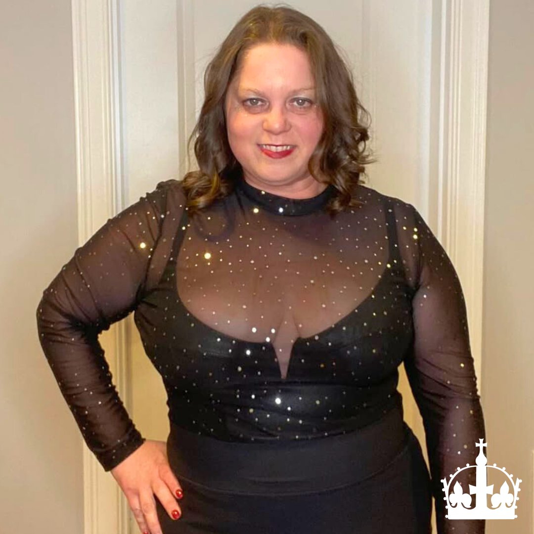 SIXUSTour's tweet photo. Today, we are crowning Jillian Dubman as our Boston #QueenoftheWeek, nominated by her friend Barbara! 👑 #SIXUSTour

Barbara says this about Jillian: “Despite going through some pretty tough times, this lady finds time to do hours upon hours of community service, 

1/ https://t.co/gMHdycravk