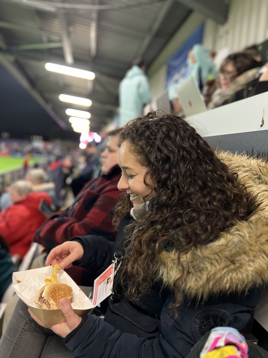 Sat next to my friend ⁦<a href="/KLDreamPictures/">Kate Lane</a>⁩ who has yet to offer me a chip