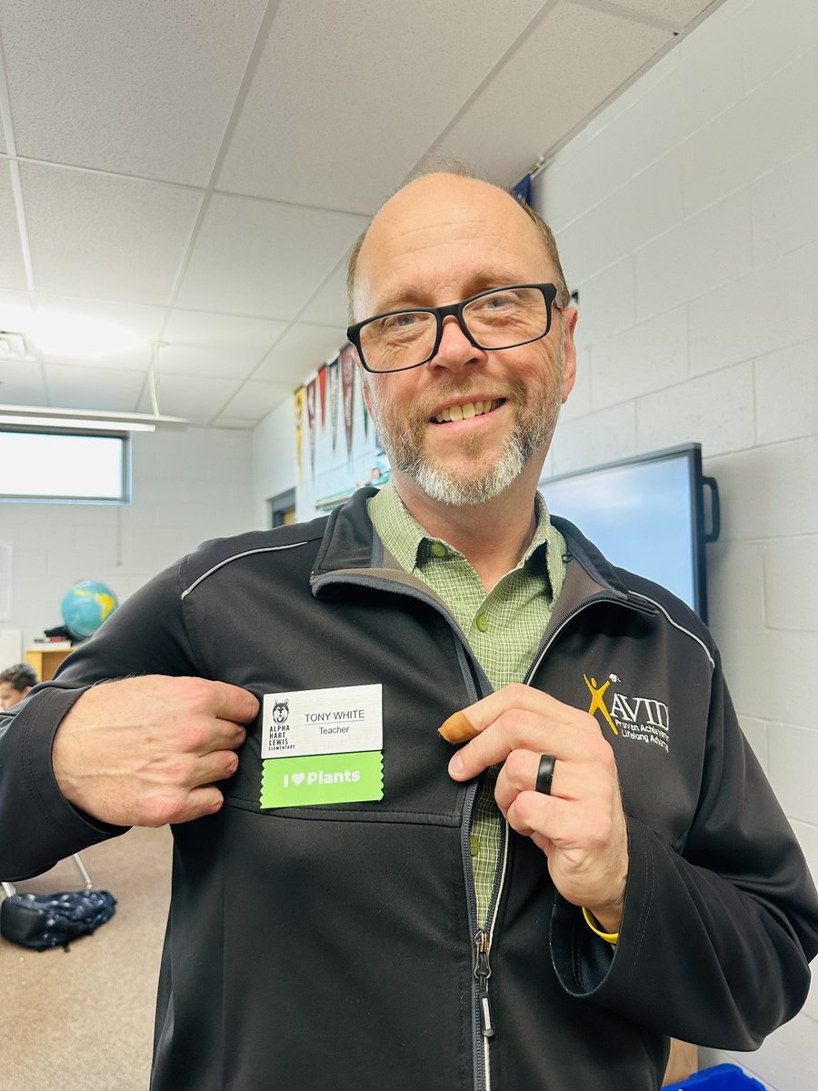 Dr. Amanda Minear (@a_minearahl) on Twitter photo You all know this guy— AHL’s resident scientist <a href="/Mr_Tony_White/">Find me at @greenplacesforever.bsky.social</a>! There isn’t a day that goes by where he’s not thinking of ways to engage our #TrustyHuskies in all aspects of the world. We are grateful for him and the work he does to help us be #CPSbest! You all know this guy— AHL’s resident scientist <a href="/Mr_Tony_White/">Find me at @greenplacesforever.bsky.social</a>! There isn’t a day that goes by where he’s not thinking of ways to engage our #TrustyHuskies in all aspects of the world. We are grateful for him and the work he does to help us be #CPSbest!