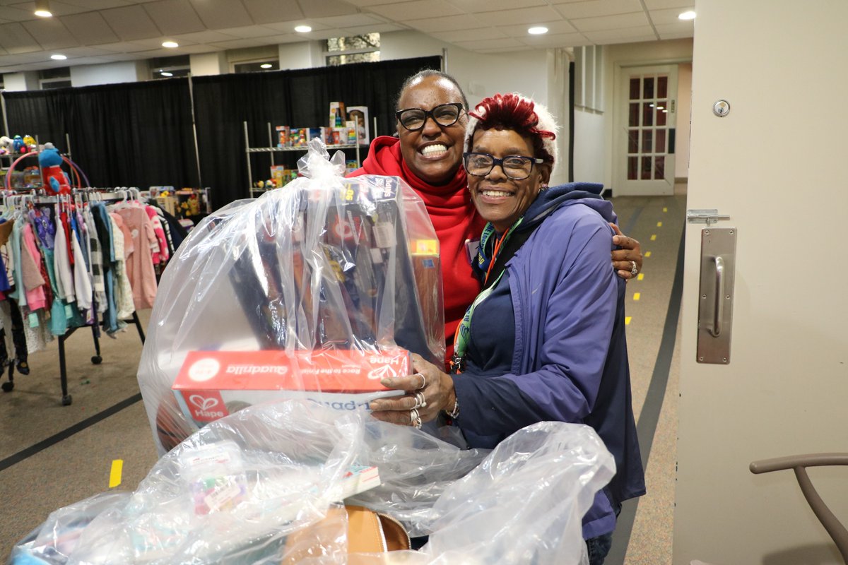 Let the countdown begin!🙌⏱️

We are exactly SEVEN DAYS away from Christmas, and we are beyond excited. Most of all we are full of reasons to be grateful this holiday season, one big celebration is the success of this year's Christmas store- Swipe through to catch a glimpse 👀!