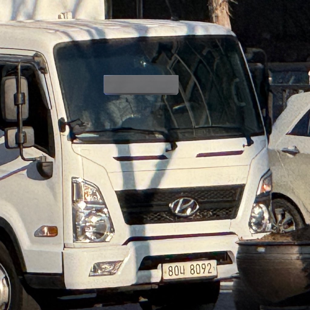 Someone is driving an LED truck outside the KBS venue to protest against JW. Please report it. The license plate number is 8048092.
#PROTECTJUNGWON 
#ENGENE_LOVE_JUNGWON 
#WeLoveYouJungwon