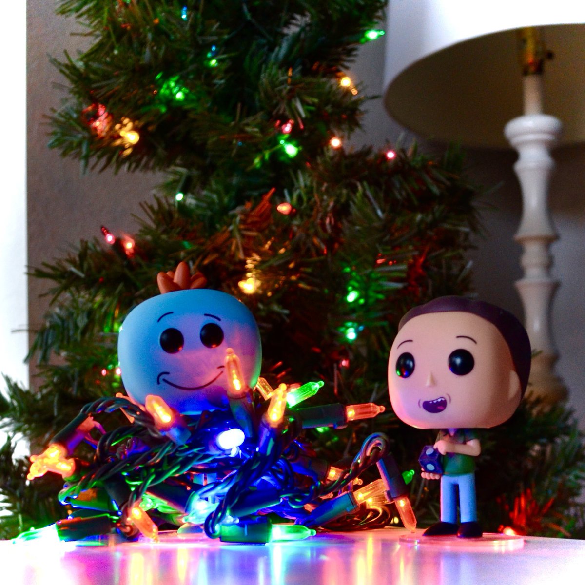 CCAFCATT06's tweet photo. Installing #TwinklingLights is a breeze with a #MrMeeseeks around, even Jerry can’t screw it up… or can he… #RickAndMorty #WinterFunkoLand #WinterPhotoADay #FunkoPhotoADayChallenge #FunkoPhotoADay #FunkoPhotos  #Funko #FunkoPop #FunkoFunatic @funko @rickandmorty https://t.co/RztaBKJNt1