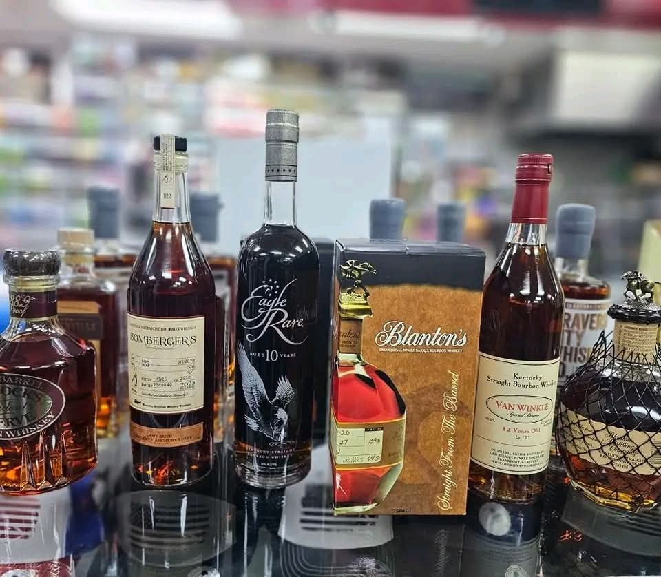 Lerman966030's tweet photo. Couple of bottles available 🥃 cheers 
Send in your orders 

 #barrelproof #bourbonwhiskey #thebourbonleague #weller #oldripvanwinkle #pappyvanwinkle10 #austin #blantonsstraightfromthebarrel #buffalotrace #blantonsbourbon #cocktails #kentucky #pappyvanwinkle12 #drinkofsummer #bta https://t.co/cJrOX8on3Q