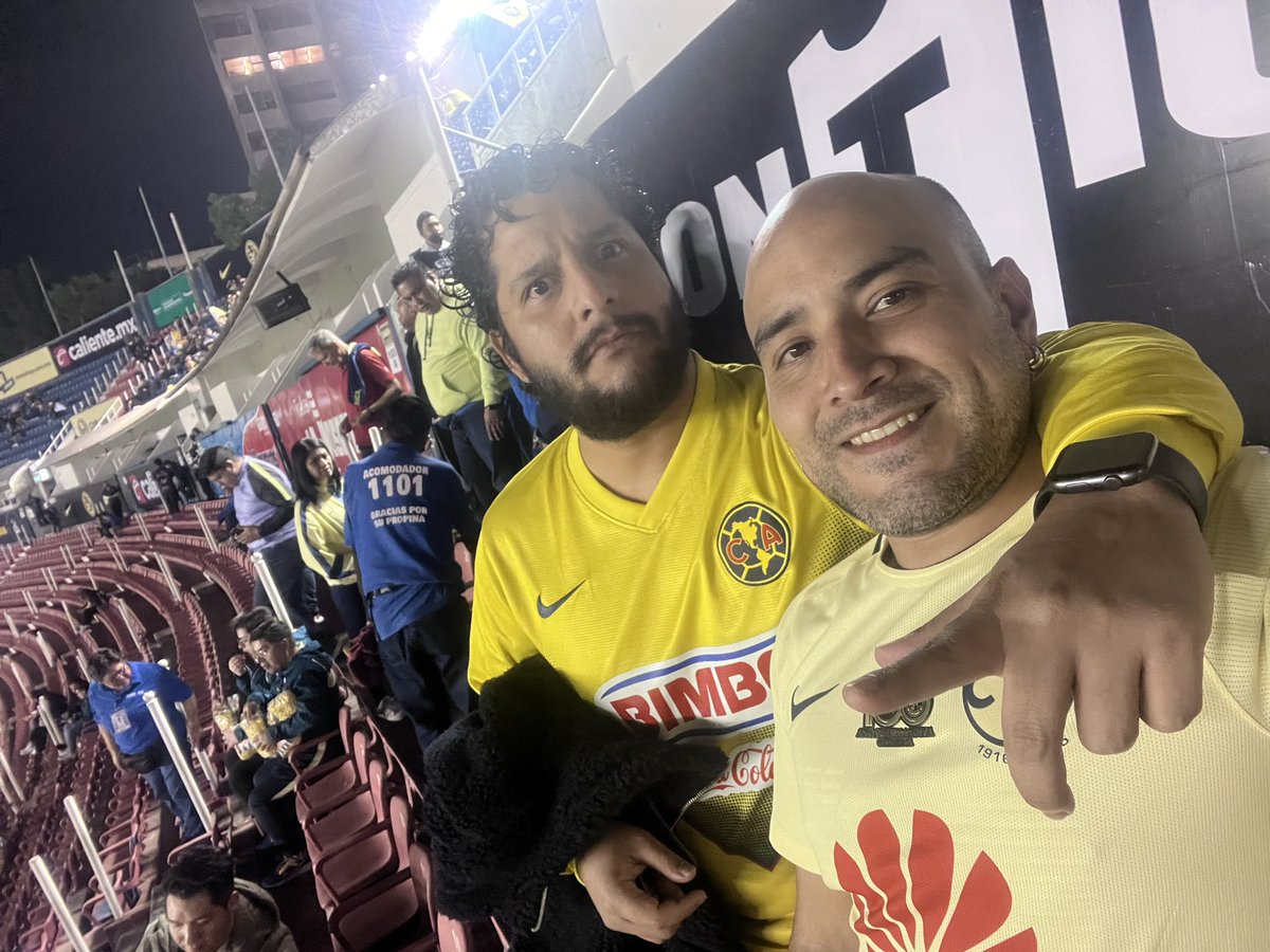 chrystiange's tweet photo. @ClubAmerica @calientesports #MasAccionMasDiversion @racamachop cada segundo cerca de el equipo de nuestros amores https://t.co/6sRT56tQv7