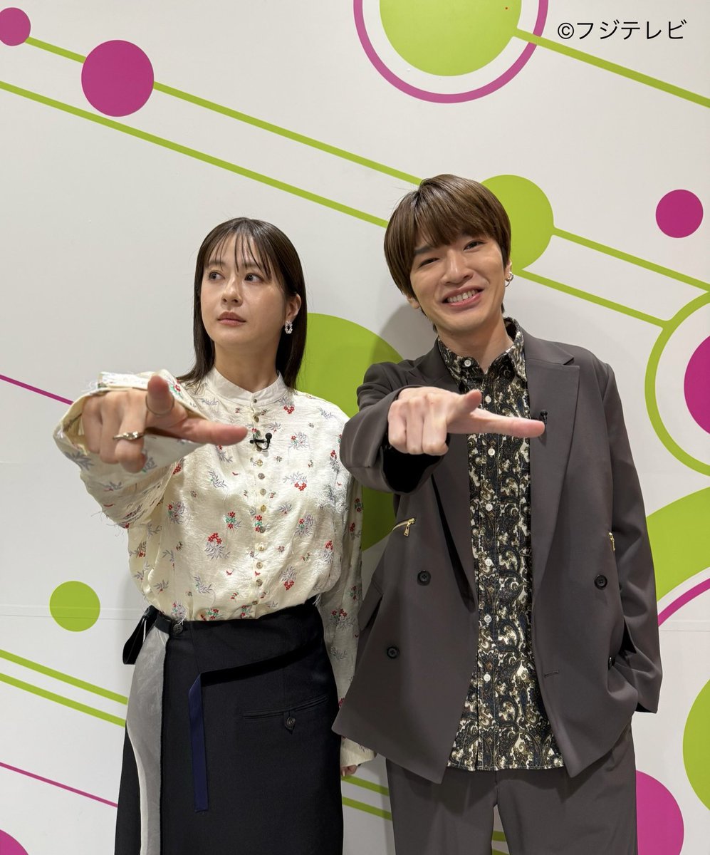 nonstop_fujitv's tweet photo. #ノンストップ 👆
今夜 #最終回 😢の #木10ドラマ 📹
「#わたしの宝物 🎁」から
#松本若菜 さんが #スタジオ に‼️✨

#放送前 に #ノンストップポーズ 👆で
#深澤辰哉 さん⛄️💜(#SnowMan )と
#パシャリッ 📸
#おすそわけ 😋

#ふっかさん💜 #嬉しそう 🤣

#放送中 📺
#x 📝も盛り上げてください✨ https://t.co/eYcUKVFodG