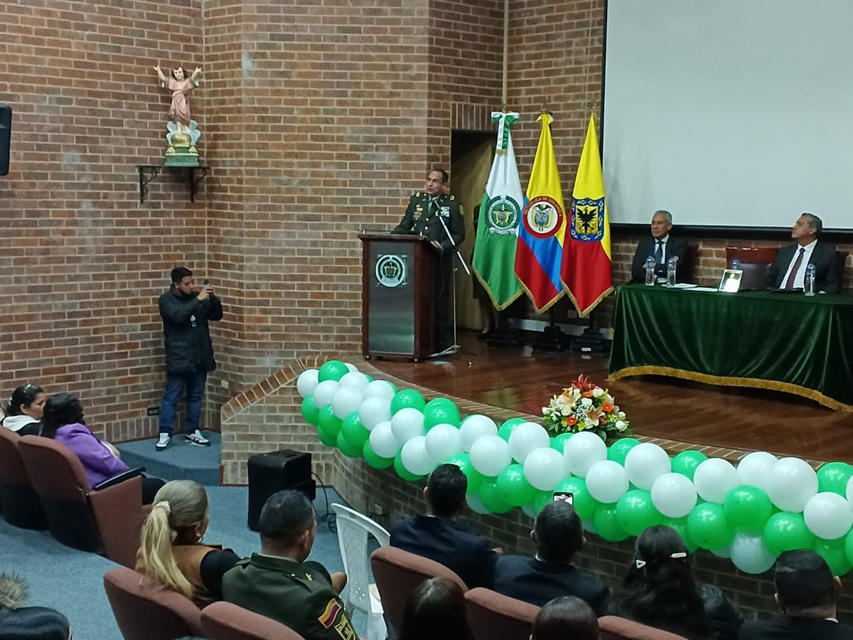 GermanGH10's tweet photo. Reconocemos el trabajo que realizan los hombres y mujeres de la estación de policía de San Cristóbal. Su ardua labor fortalece la seguridad y convivencia ciudadana. https://t.co/prt8h7CS3V