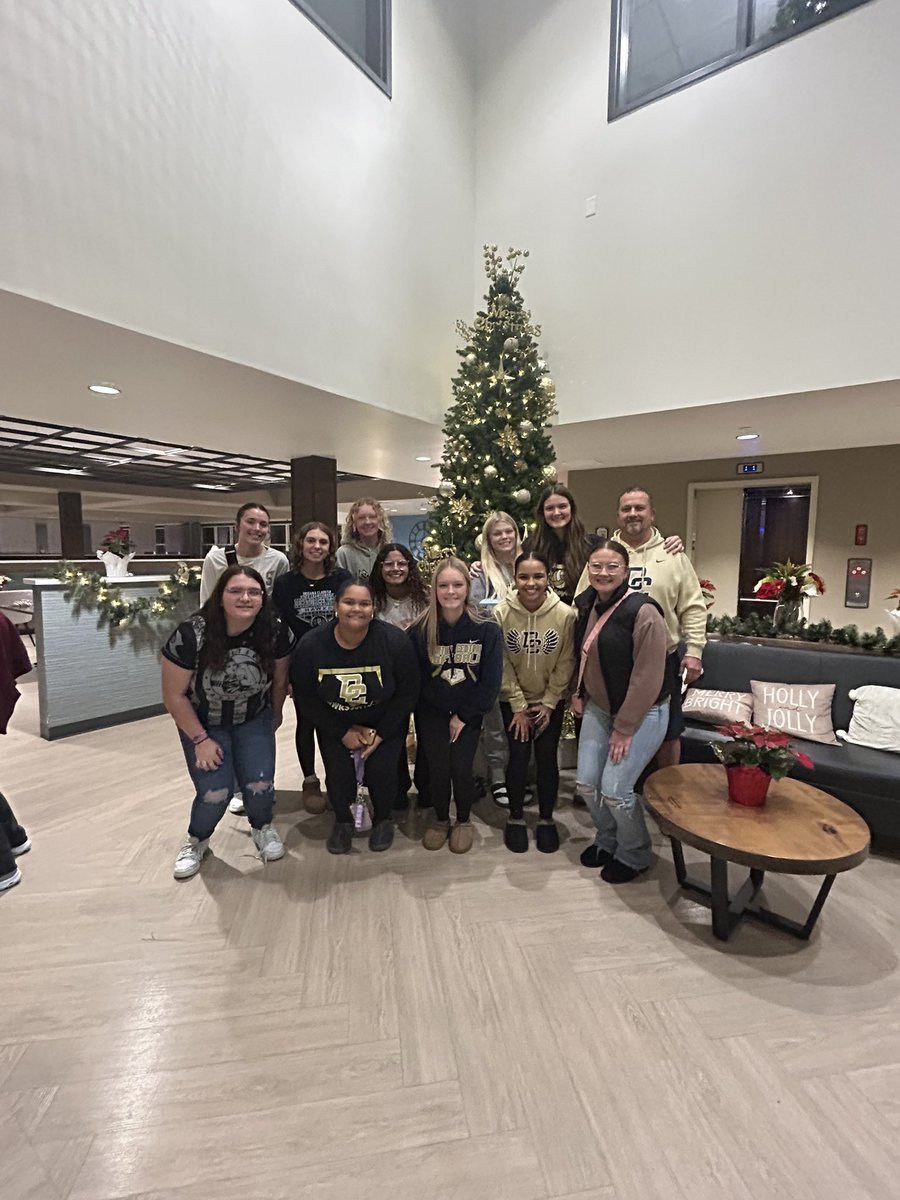DCHS Softball tweet media