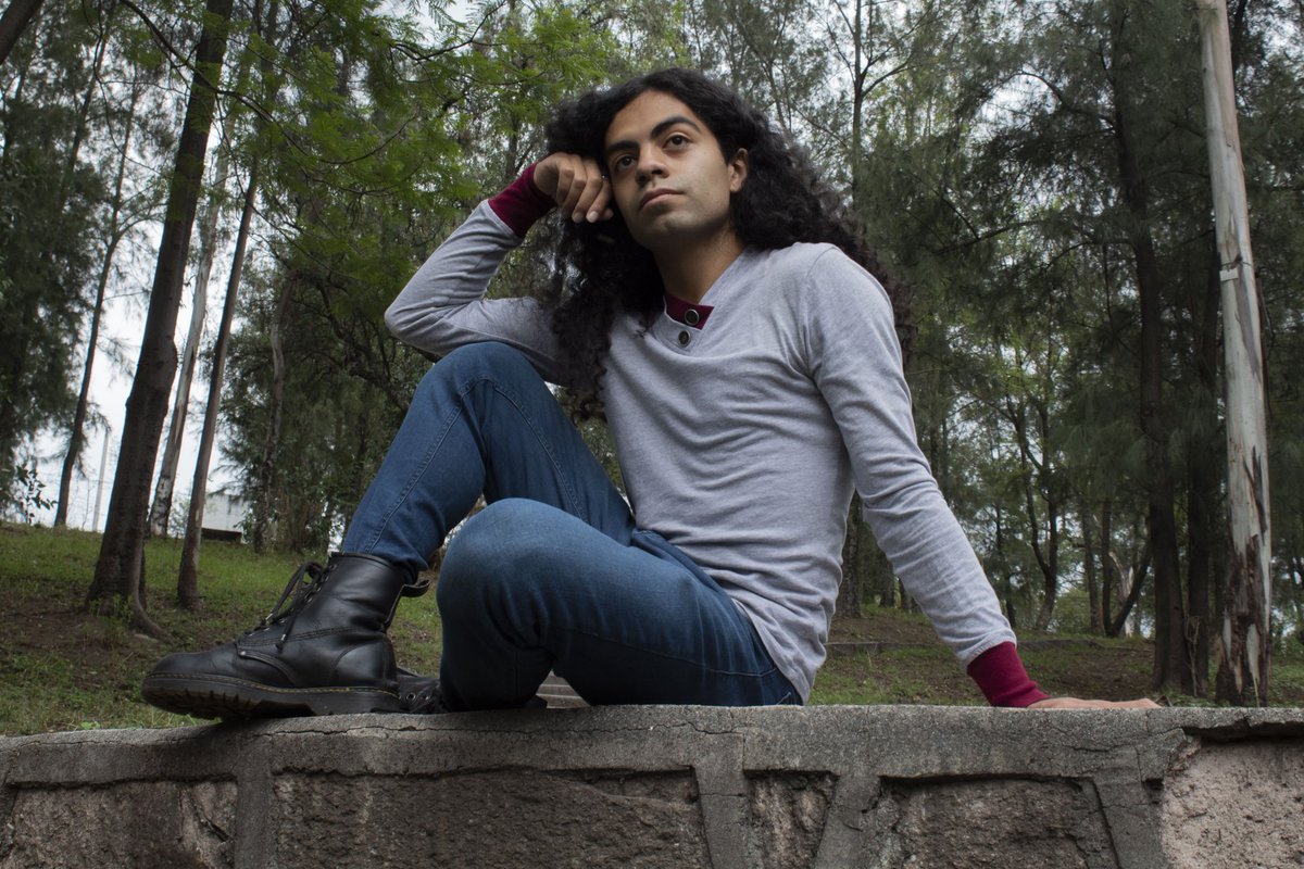 JManuelCC97's tweet photo. Sesión en exterior 📸 

#curlyhair #latino #modelwatch #portraitphotography https://t.co/k66GmwEKhg