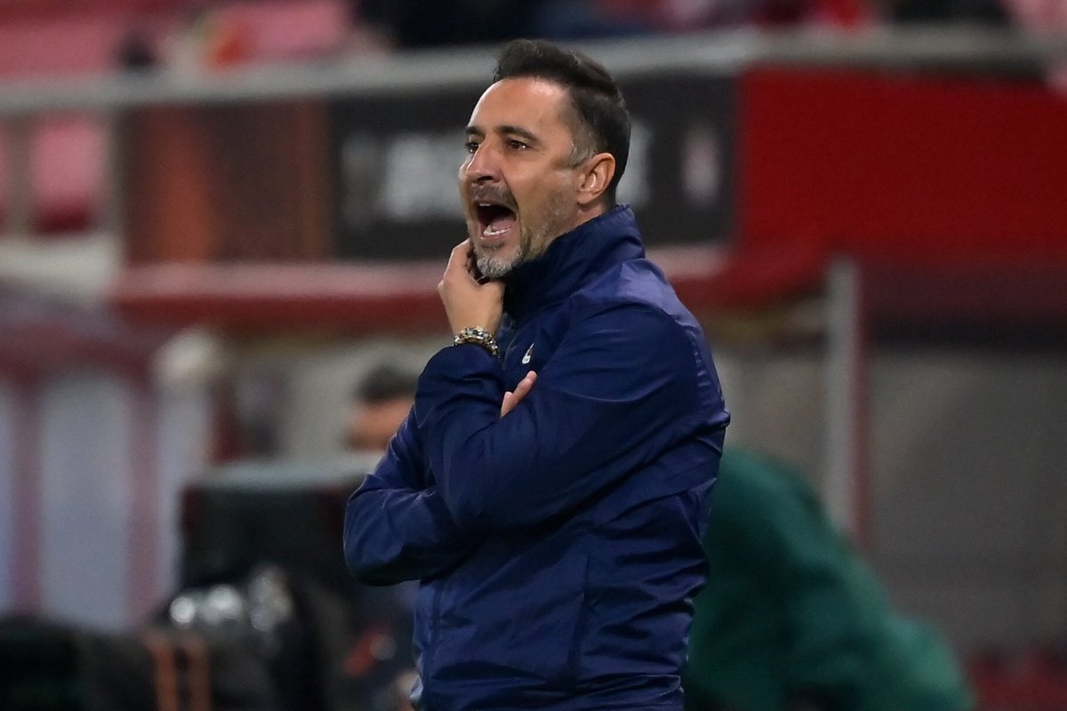 FabrizioRomano's tweet photo. 🚨🐺 Vitor Pereira has signed in as new Wolves manager until June 2026, agreement sealed.

Al Shabab receive exit clause paykent for their coach around £1m and Wolves statement will follow soon. https://t.co/luSA4IzGFS