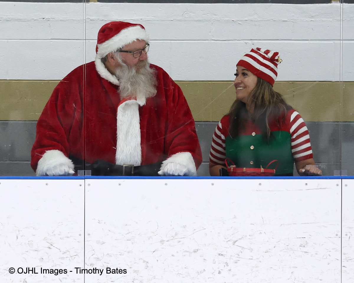 OJHLOfficial's tweet photo. Santa stops in for a visit here in Milton Ontario. #juniorhockey #ojhlimages #gameaction #officialphoto #hockey @MenaceOJHL @PanthersOJHL https://t.co/YrVjNRajII