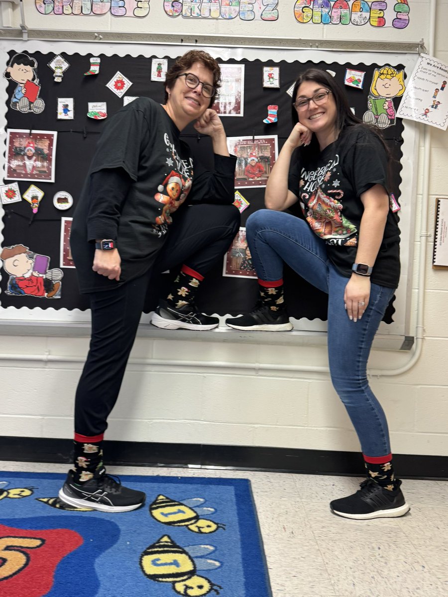 The Gingerbread House Project Managers of room 304! 🚧🔨🧱 <a href="/jrigby105/">Jen Rigby</a> <a href="/rbpsEAGLES/">Red Bank Primary</a> #RBBisBIA