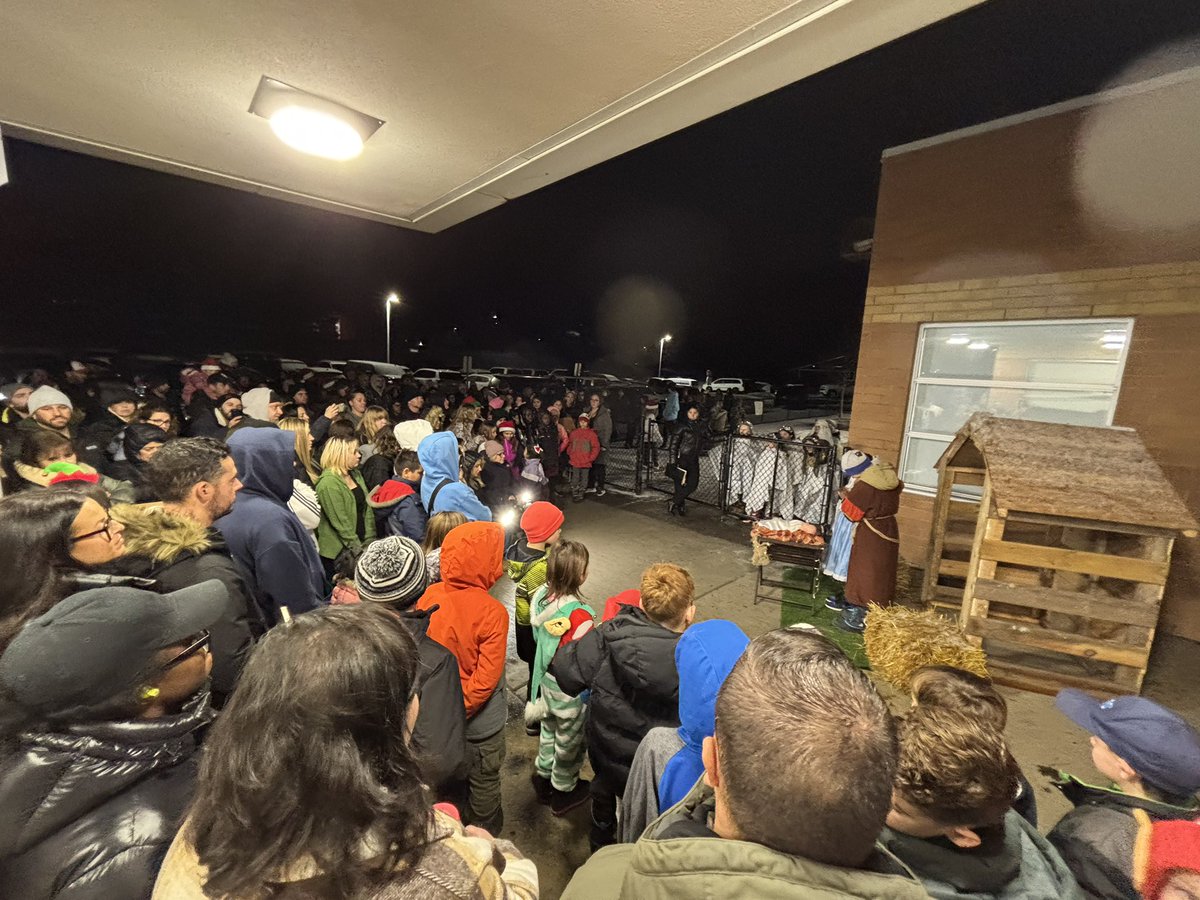 Amazing to see the <a href="/StBenedictDP/">StBenedictRavens</a> community come out to celebrate the reason for this Christmas season. “Sleep in heavily peace” ✨