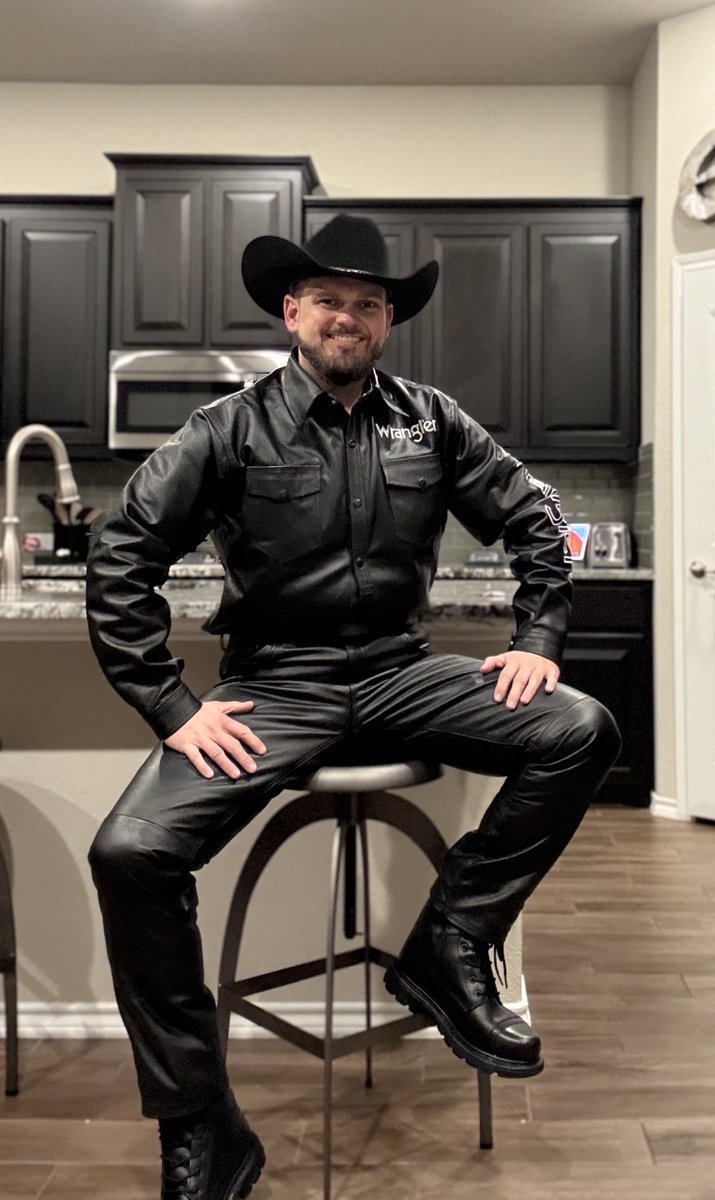 HOWDY BOYS😈 
#findom 
#master 
#cashmaster