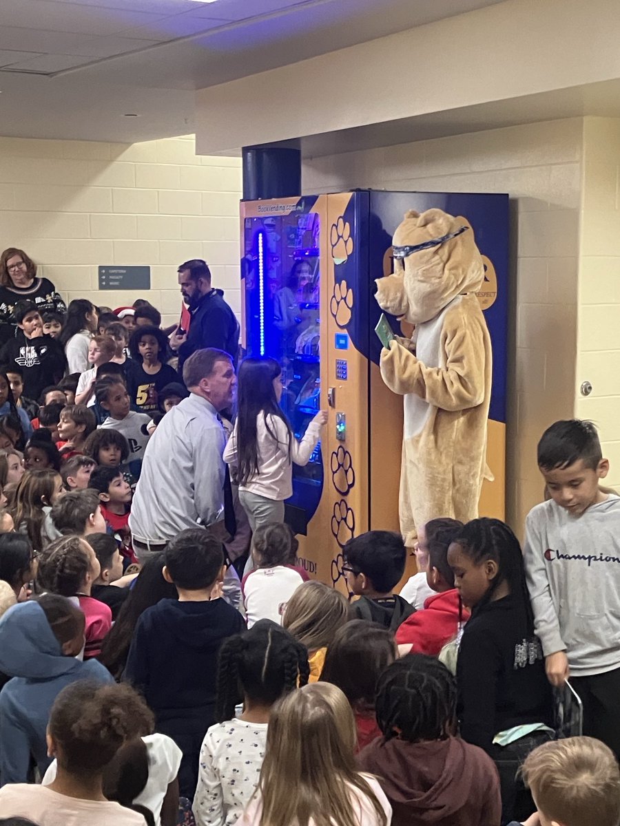 Bpt_BEARs's tweet photo. The BIG REVEAL! The BEARs have waited a long time to see What’s in the Box? And today they found out! #BridgeportPROUD! https://t.co/RFIlW7EwyY