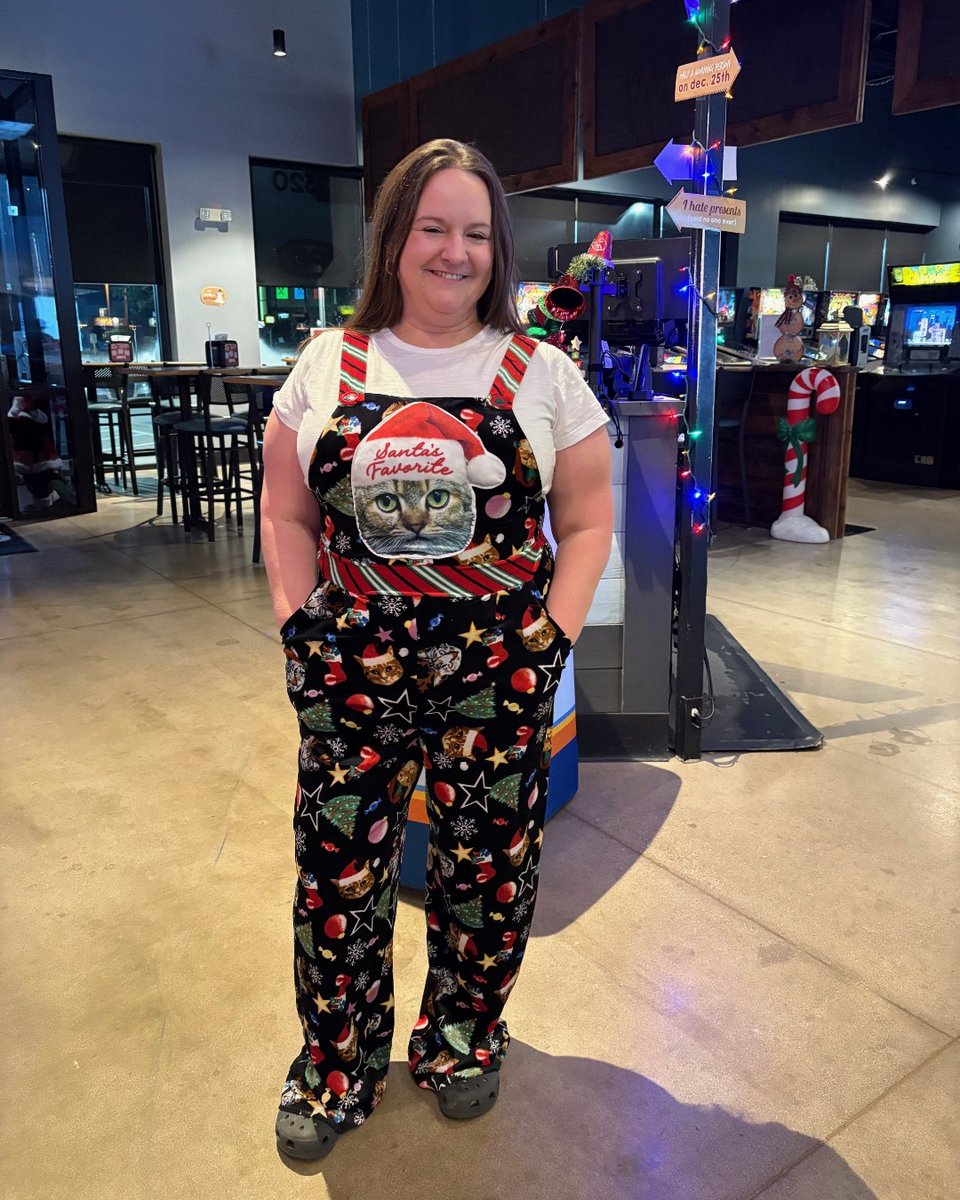 The local team in DFW had a blast throwing axes, doing escape rooms, throwing darts, playing arcade games, and indulging in excellent food and drinks to celebrate our success this year!  We also had an ugly Christmas sweater contest😁🎄 

#FiberFirst #FiberFirstImmersed