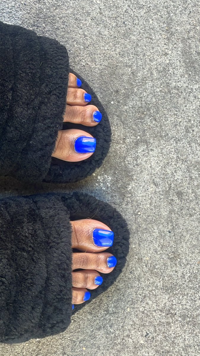 PHILLYFOOTQUEEN's tweet photo. i’m available for video calls 💙 https://t.co/ywaLoiLK8D