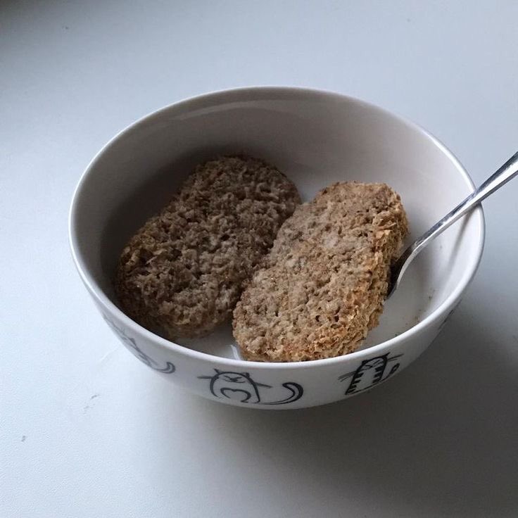 fluffycat0's tweet photo. i wish my country had weetabix i want to try it one day it looks so good ( ´Д`)y━･~~ https://t.co/4WPRJRbqJc