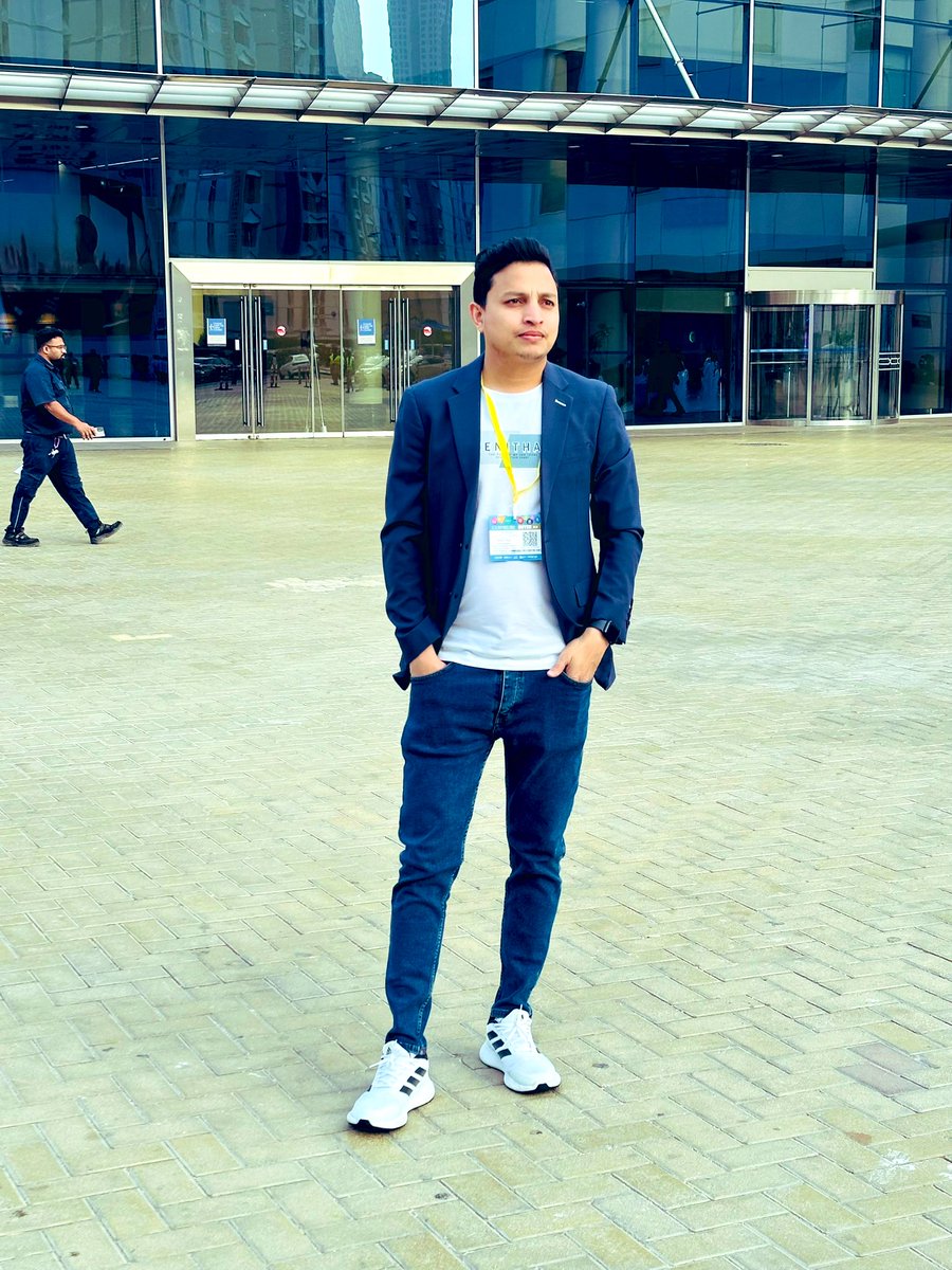 Sowebm's tweet photo. Same looks, but not same 😀 https://t.co/DAQoYBcHmY