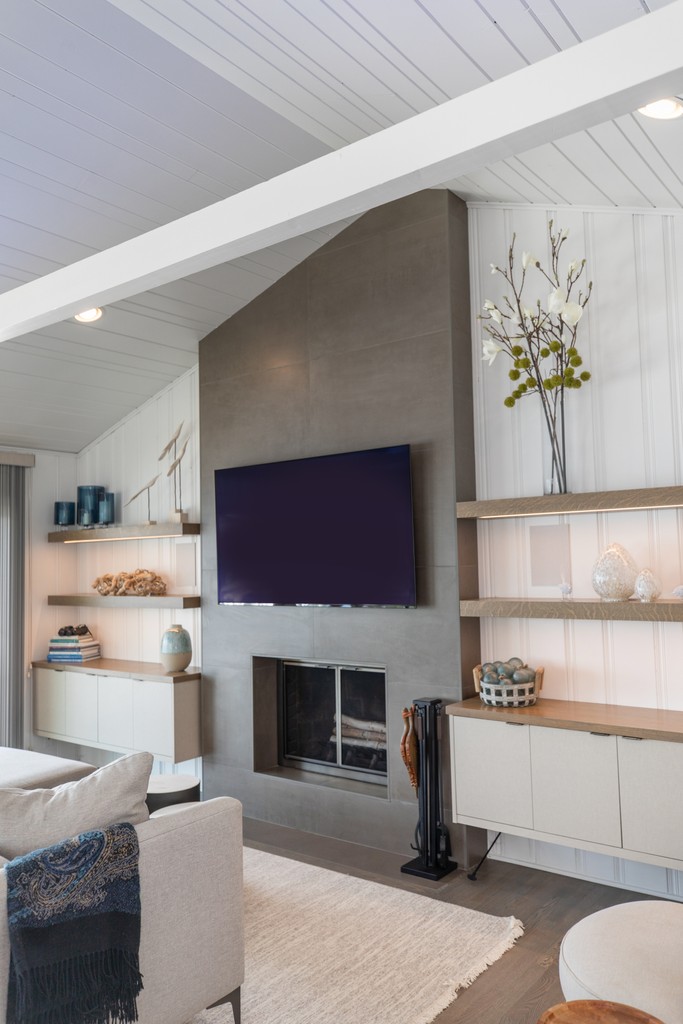 GenevaCabinet's tweet image. We appreciate the way the party remains subtly concealed behind cabinet doors until the moment the celebration begins.  For more inspiration follow this
🔗genevacabinet.com/appliance-pane… 
Designer Joyce Zuelke, ckbd  
Photos @shannawolfsphotography
#cabinets #entertainmentsystem