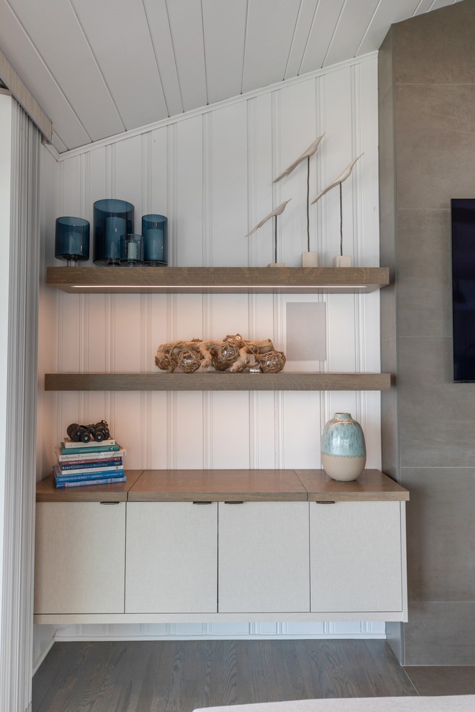 GenevaCabinet's tweet image. We appreciate the way the party remains subtly concealed behind cabinet doors until the moment the celebration begins.  For more inspiration follow this
🔗genevacabinet.com/appliance-pane… 
Designer Joyce Zuelke, ckbd  
Photos @shannawolfsphotography
#cabinets #entertainmentsystem