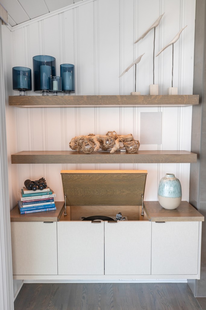 GenevaCabinet's tweet image. We appreciate the way the party remains subtly concealed behind cabinet doors until the moment the celebration begins.  For more inspiration follow this
🔗genevacabinet.com/appliance-pane… 
Designer Joyce Zuelke, ckbd  
Photos @shannawolfsphotography
#cabinets #entertainmentsystem