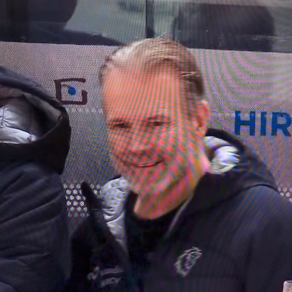 C'est pas un montage!
C'est furtif mais c'est bien un sourire