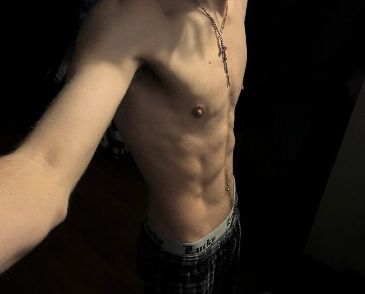 graveyardcoyote's tweet photo. in a posting and deleting mood today so ignore that but bodychecks from this morning https://t.co/29tz9pCWys