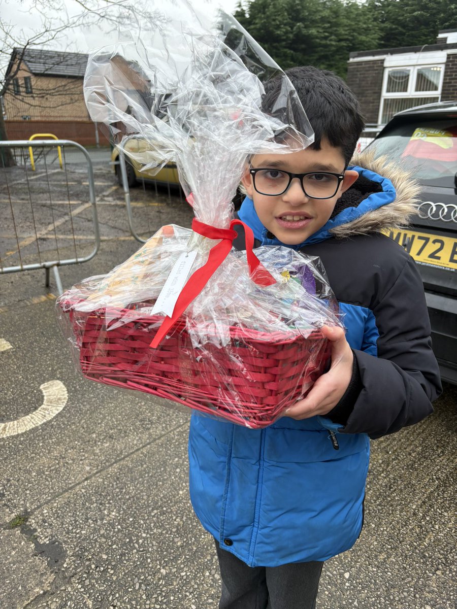 olive_bolton's tweet image. Another #WinterGiftProgramme delivery to the heroes @manchesterfire #Service #Teamwork #Ambition #Respect #KindnessMatters #WeAreStar #Inspired #RoleModels #ThankYou #TreatHamper