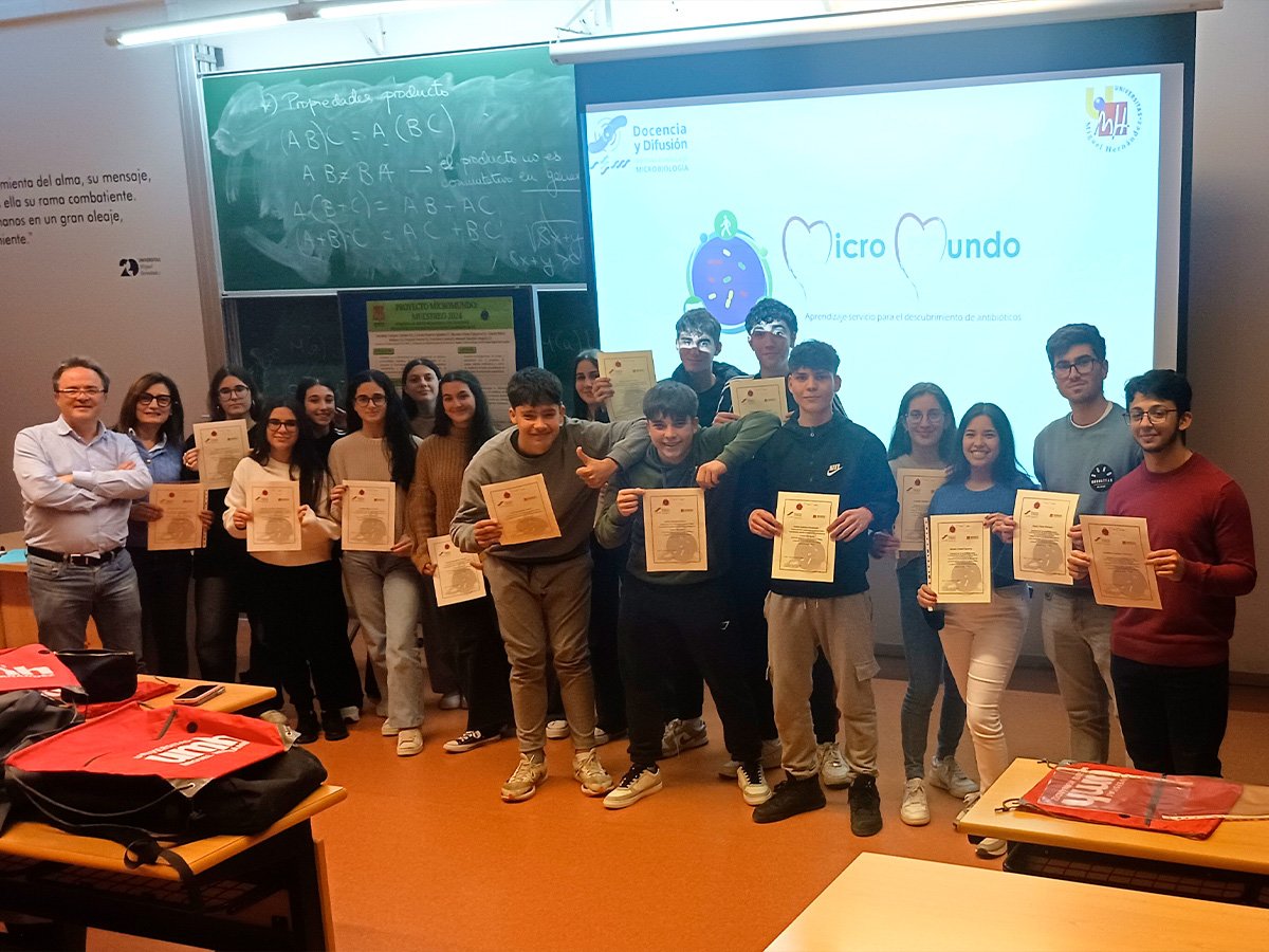 IesAssumpcio's tweet photo. https://t.co/VZRVOKzqFH Clausura del proyecto Micromundo realizado por el alumnado de Biología Humana de 1° de Bachillerato de nuestro instituto y la UMH en colaboración con la universidad Complutense de Madrid 📚📚💚 https://t.co/vM7eEEY00I