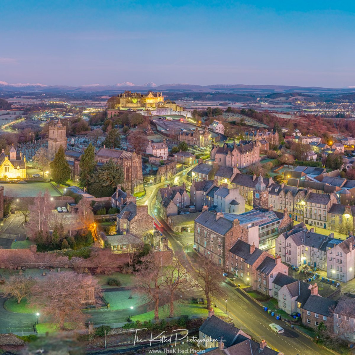 TheKiltedPhoto's tweet photo. The city of Stirling waking you to a beautiful but chilly day. How many if this braw wee cities iconic sites can you spot? What ones can you see? 💙🏴󠁧󠁢󠁳󠁣󠁴󠁿💛

#Stirling #Scotland #TheKiltedPhoto #TheKiltedPhotographer #VisitScotland #StirlingAlive https://t.co/Dq8SMONBfY