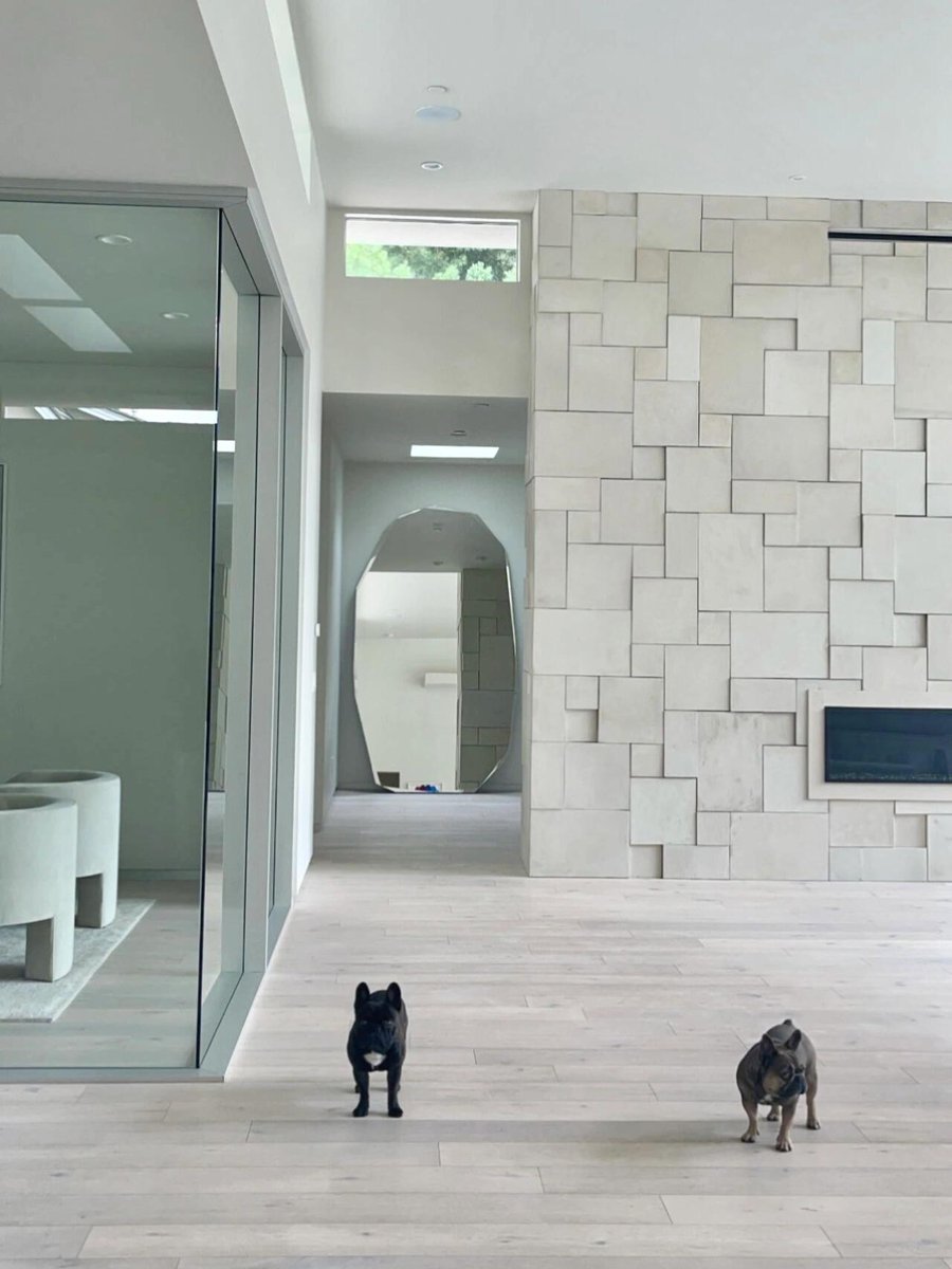 juliamariecagno's tweet image. Taking the day to recharge at home. ☕📚 Cozy inside, cold outside. Sometimes the best way to rest is simply being with yourself. #StayHomeVibes #RechargeDay #SelfCare #CozyMoments