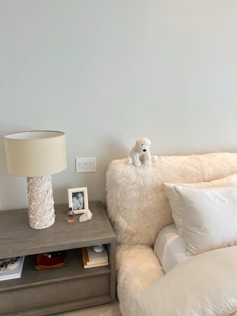 juliamariecagno's tweet image. Taking the day to recharge at home. ☕📚 Cozy inside, cold outside. Sometimes the best way to rest is simply being with yourself. #StayHomeVibes #RechargeDay #SelfCare #CozyMoments