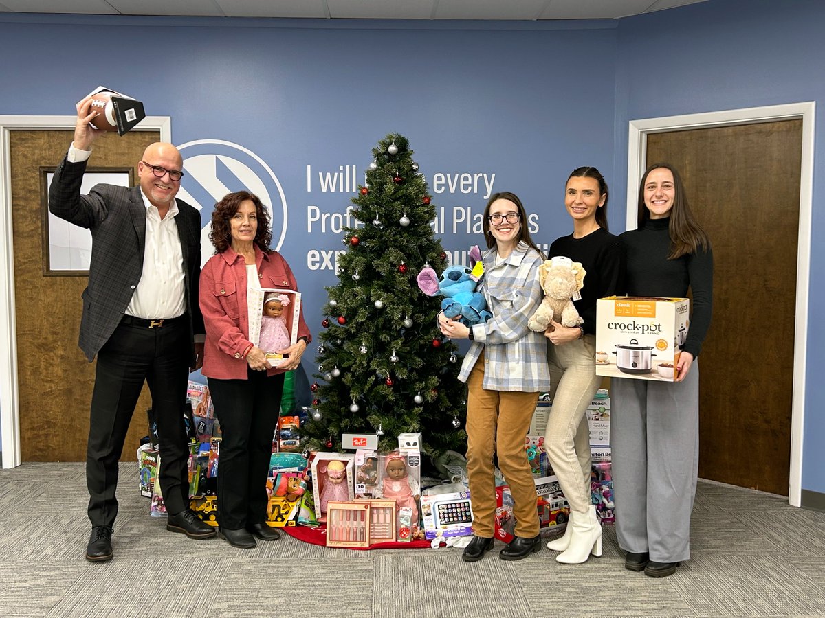 Pro_Plastics's tweet image. ‘Tis the season!   This holiday season, our Angola &amp;amp; Orchard Park branches collected toys and other items to benefit Haven House, a local charity that helps those affected by domestic violence. 
Thank you to all who donated and Haven House for all you do in our community.