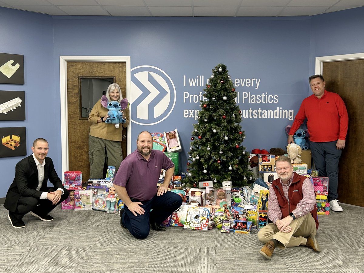 Pro_Plastics's tweet image. ‘Tis the season!   This holiday season, our Angola &amp;amp; Orchard Park branches collected toys and other items to benefit Haven House, a local charity that helps those affected by domestic violence. 
Thank you to all who donated and Haven House for all you do in our community.