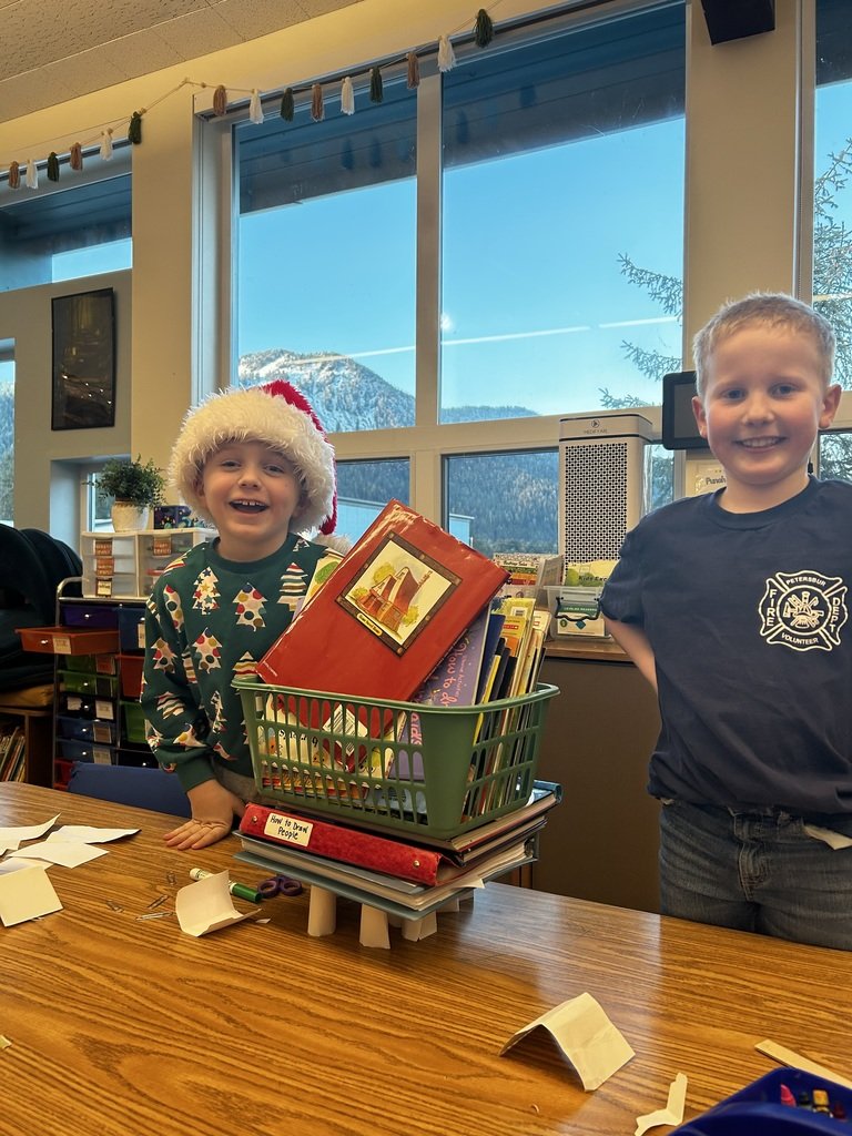 DistrictAk's tweet photo. Mrs. Bell's Class had a challenge. Can you hold the weight of a book using paper towels? Well it seems you can, just ask a 2nd graders. https://t.co/HQMpBDHgqi