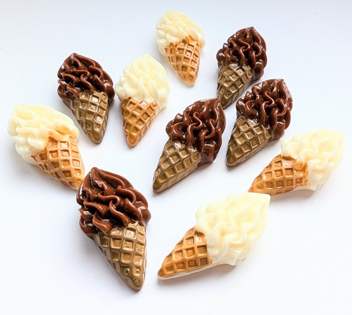 Win a set of these Ice cream 🍦 cabochons from The Everything Beads and Crafts Company 👑 

Simply RT, Follow, Comment 

ENDS 30 January 2025

Shop: etsy.com/shop/everythin…

#SBS #SBSwinner #etsy #shopsmall #Christmas #giveaway #Competition