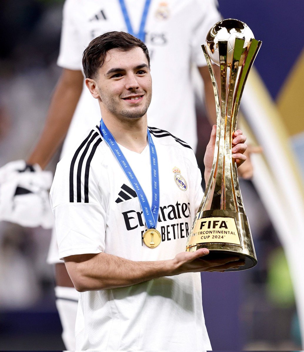 Brahim's tweet photo. 🏆 ¡¡��CAMPEONES DE LA COPA INTERCONTINENTAL!!! 🤍 #HalaMadrid https://t.co/Y8VbhiQJ4i