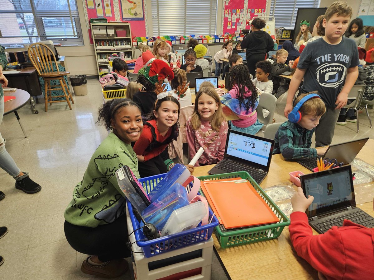 AmpLabEW's tweet photo. Amp Lab students loved spending some time at Croninger today helpings students explore the power of coding!
#fwcs #partnership #coding https://t.co/tYeBKt7jUT