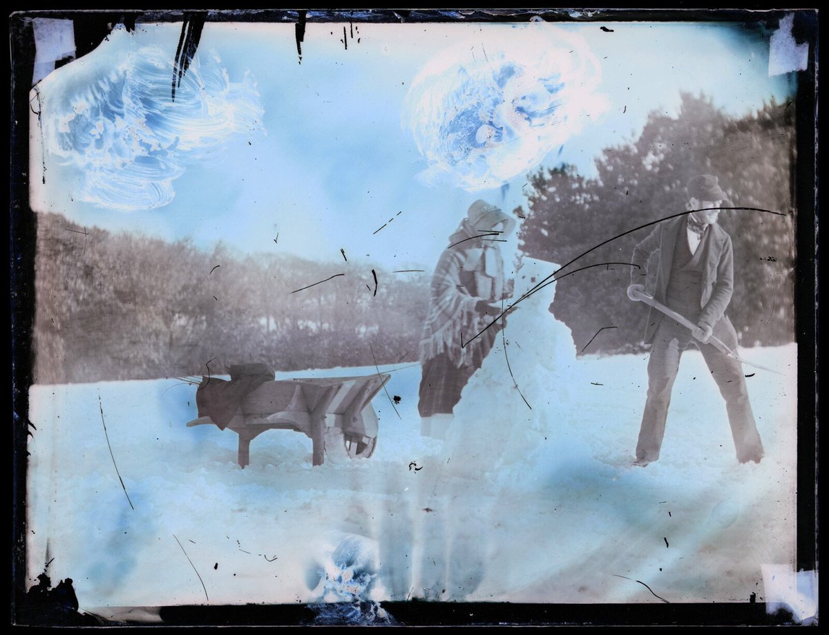 hellohistoria's tweet image. This is thought to be the earliest photograph of a snowman in the world ⛄ ❄ 

It was taken at Penllergare by Mary Dillwyn in c.1853 🏴󠁧󠁢󠁷󠁬󠁳󠁿

Mary is thought to be one of the earliest female photographers in the world 📷 

museum.wales/articles/972/J…

@Ruth_ITV @DerekTheWeather #Wales