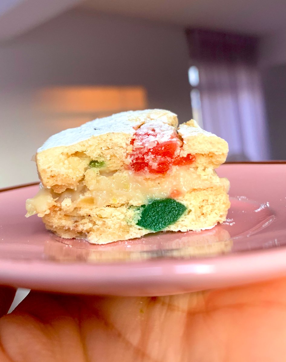 Jamás pensé crear un sabor tan rico en un alfajor 🥹!!!

Tenemos cupos limitados para el 24, reserva con tiempito nuestros alfajores sabor a panetón, ESTÁN DELI 🥰✨🎄