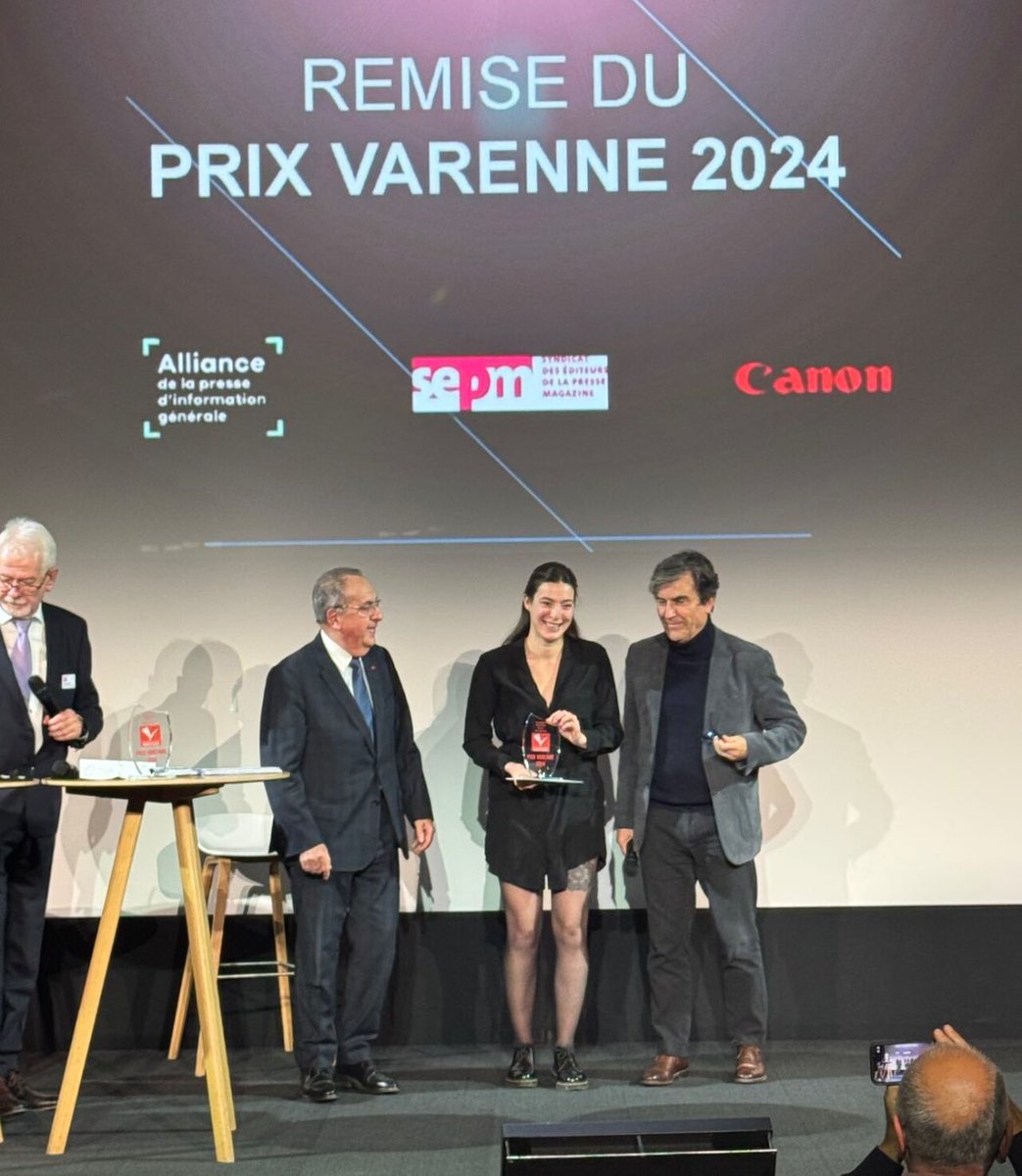 Le Prix Jeune Journaliste de <a href="/fondatvarenne/">Fondation Varenne</a> a été remis ce soir à <a href="/grdanais06/">Anaïs Grand</a> de <a href="/Var_Matin/">Var-matin</a> pour son enquête sur la disparition de Brovès, un petit village du Var, en 1974. Nous sommes fiers de travailler avec toi Anaïs
#team04 #team83
<a href="/DenisCarreaux/">Denis Carreaux</a>
 <a href="/camillegaltier/">Camille Galtier</a>