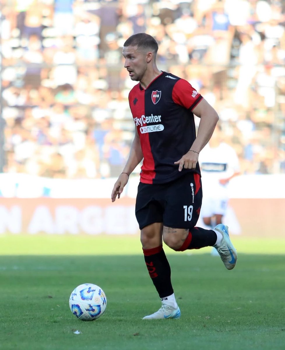 👀 El lunes conté en <a href="/AlFondoDLaRed/">Al Fondo de La Red</a> lo que pasó con MATKO MILJEVIC 

⚠️ Hoy le comunicaron que NEWELL’S NO LO COMPRA 

El motivo que dieron fue por los problemas de disciplina. 

👉🏻 Ante Talleres se fue en el entretiempo y generó disturbios en el vestuario mientras Soso hablaba.