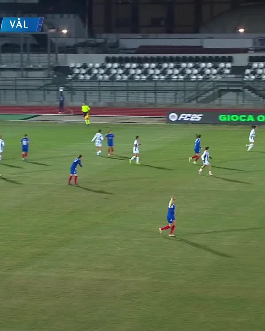 ☄️ Sofia Cantore picks up the ball in midfield and doesn't think too much about what to do next!Watch live for free on DAZN ▶️  #UWCLonDAZN #UWCL