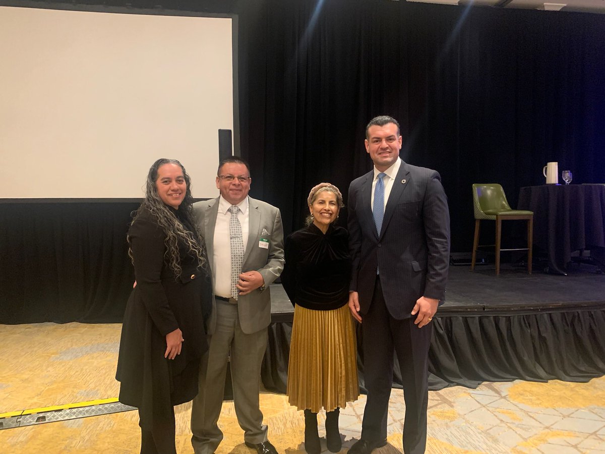 🎤 Happy Wednesday! I want to thank everyone who came out to the Vision Makers Breakfast recently. Always happy to share my upbringing and discuss solutions to address our community’s needs. Specials thanks to CHOC’s Jena Jensen for moderating the session! 🙌

#AD68 #SéElCambio