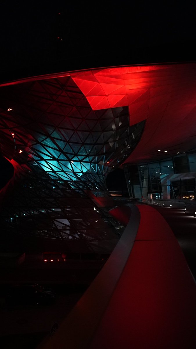 /// <a href="/BMW/">BMW</a> Welt building in Munich. An amazing example. of deconstructivism architecture combined with a colorful lighting design 🚗🧩