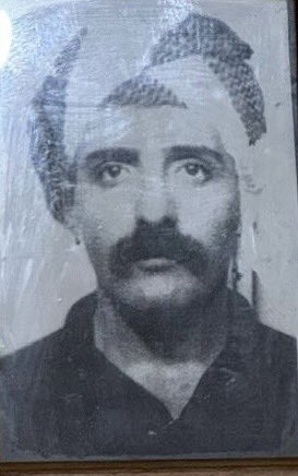 AbdullahMohtadi's tweet photo. پرواز یکی از خوب‌ترین رندان جهان

متاسفانه امروز مبارز کهنسال و ثابت‌قدم‌ آزادی، قهرمان مقاومت در زندان‌های جمهوری اسلامی که سخت‌ترین شکنجه‌ها را سرفرازانه تاب آورد، دوست راستین و مدافع جنبش  کردستان، همراه دلسوز و با وفا، محسن خاتمی پس از جدالی طولانی با بیماری سرطان از میان ما رفت. 

همیشه سرشار از انرژی و سرزندگی، شوخ‌طبع و اهل رقص و بزم و آواز، گنجینه شعر و ادبیات ‌و خاطرات، دارای دایره وسیع دوستانی با همه سلائق که به فکر همه‌شان بود و همه را مشتاق ‌و شیفته خود می‌کرد. در یک‌کلام، اخلاق و رفتارش بهترین معرف آرمانش بود.

به خانواده گرامی بویژه دخترانش وفا و رها و همه‌همرزمان‌و دوستانش از صمیم قلب تسلیت می‌گویم.