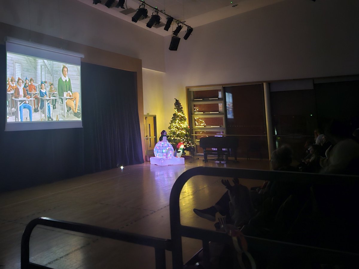 IAParentVoice's tweet photo. A fabulous turnout for our  Community Christmas Movie Night. Thank you to all of Santa's little helpers who helped set up, run and clear up.  🎄 https://t.co/XRf1wW3eYK